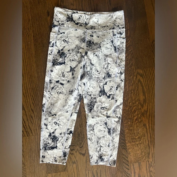 Balance Collection Women's Crop Leggings Black White Gray Flowers with pockets - Picture 1 of 4